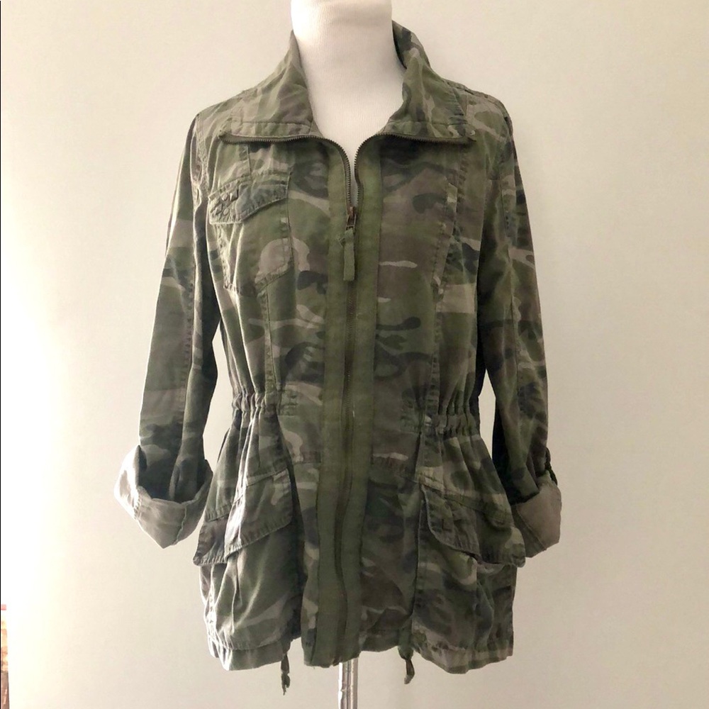 Vanity Camouflage Zip Up Lightweight Jacket size Large